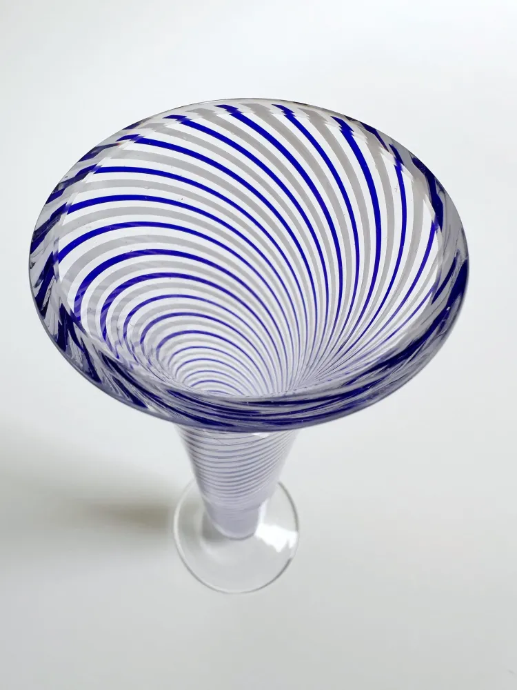 Vintage Pasabahce Swirl Fadenglas Vase Kobalt Blau Türkisch Mid Century Weiß