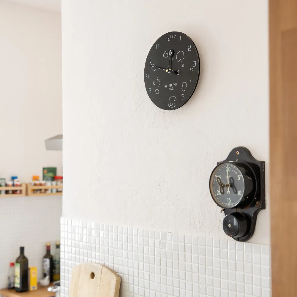 Wanduhr Asteroids