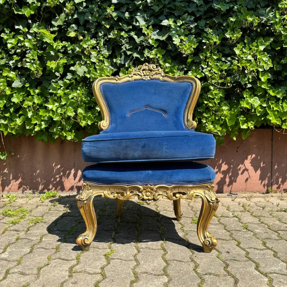 Antiker Sessel | Historismus - Neobarock | blauer Samt & Goldverzierungen