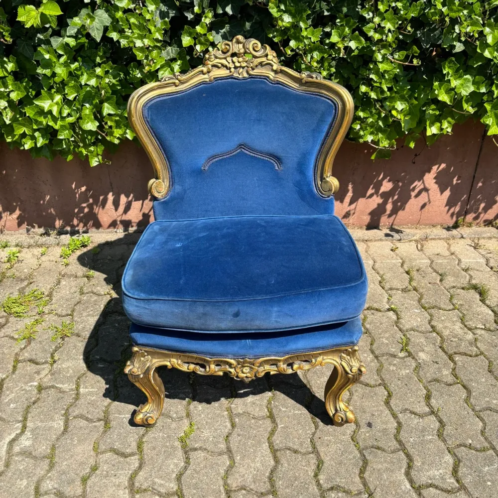 Antiker Sessel | Historismus - Neobarock | blauer Samt & Goldverzierungen