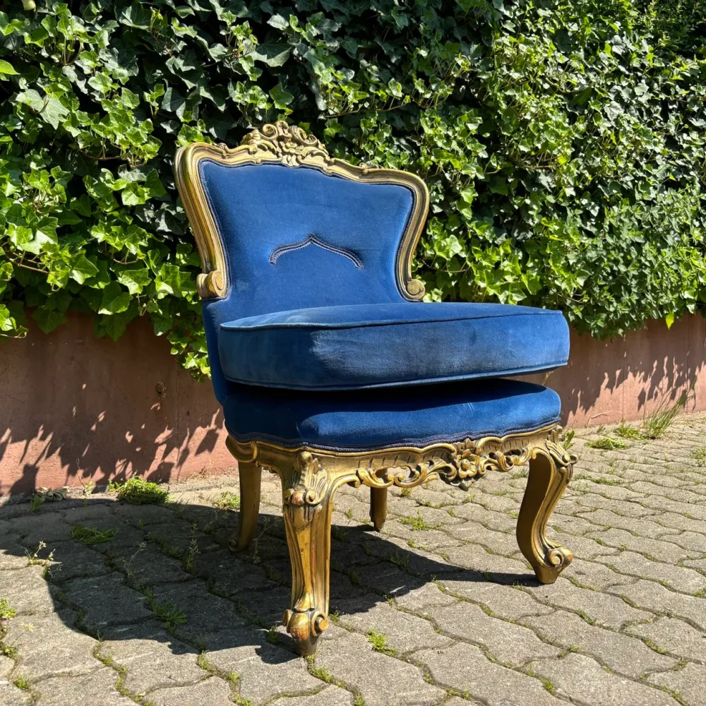 Antiker Sessel | Historismus - Neobarock | blauer Samt & Goldverzierungen
