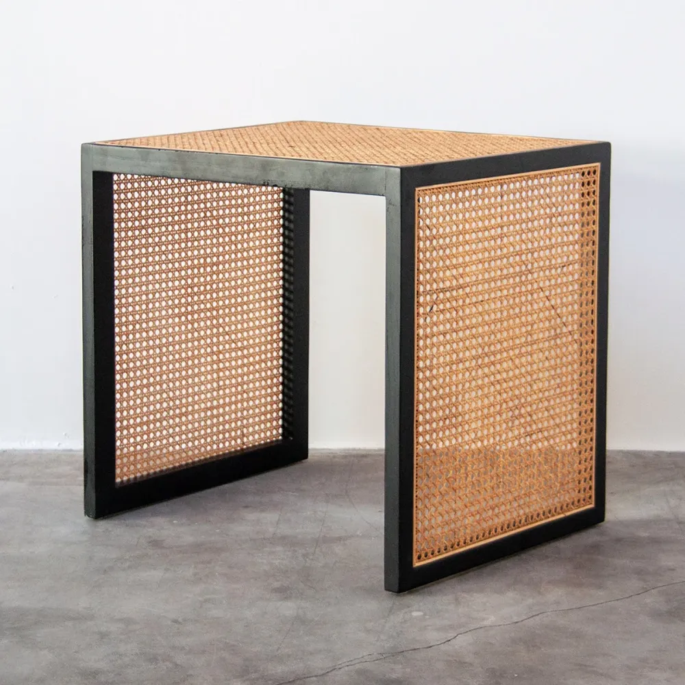 Beistelltisch aus Korbgeflecht – Leon – Schwarz/Naturrattan – 46×51×56cm