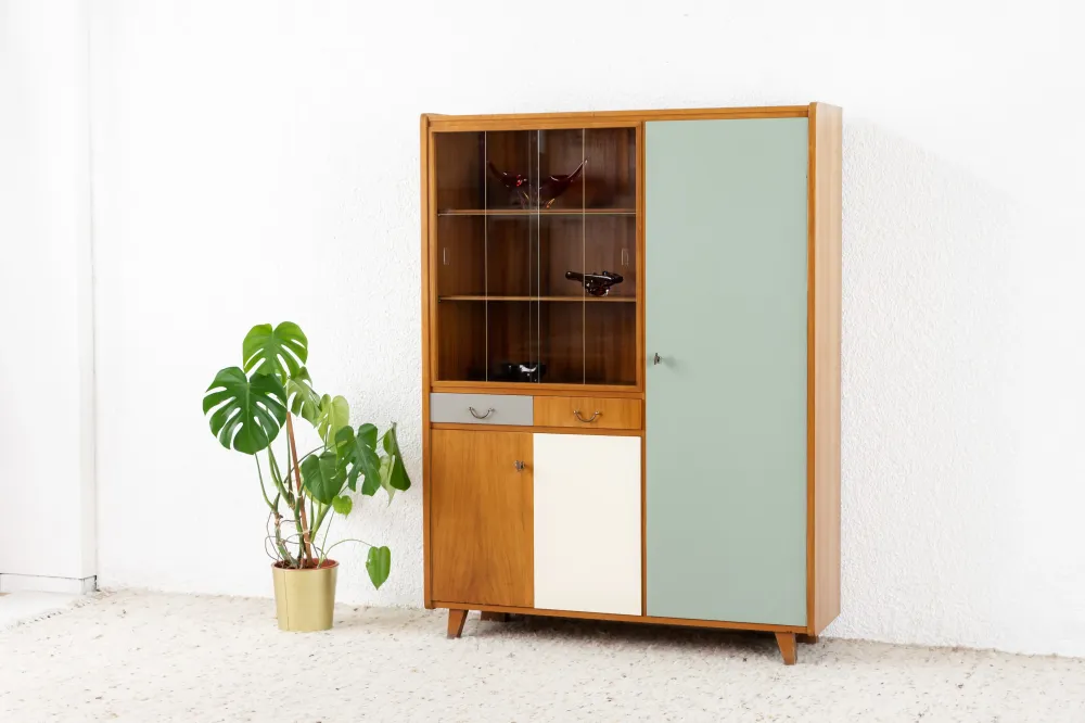 T Möbel Schrank / Vitrine