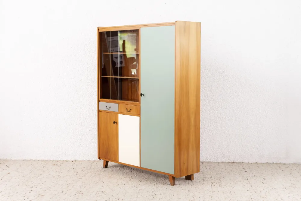 T Möbel Schrank / Vitrine