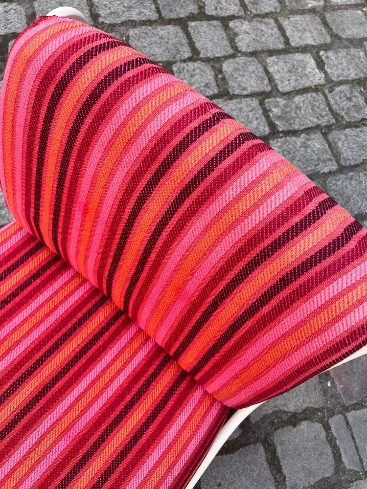 Sessel 70er pink gestreift