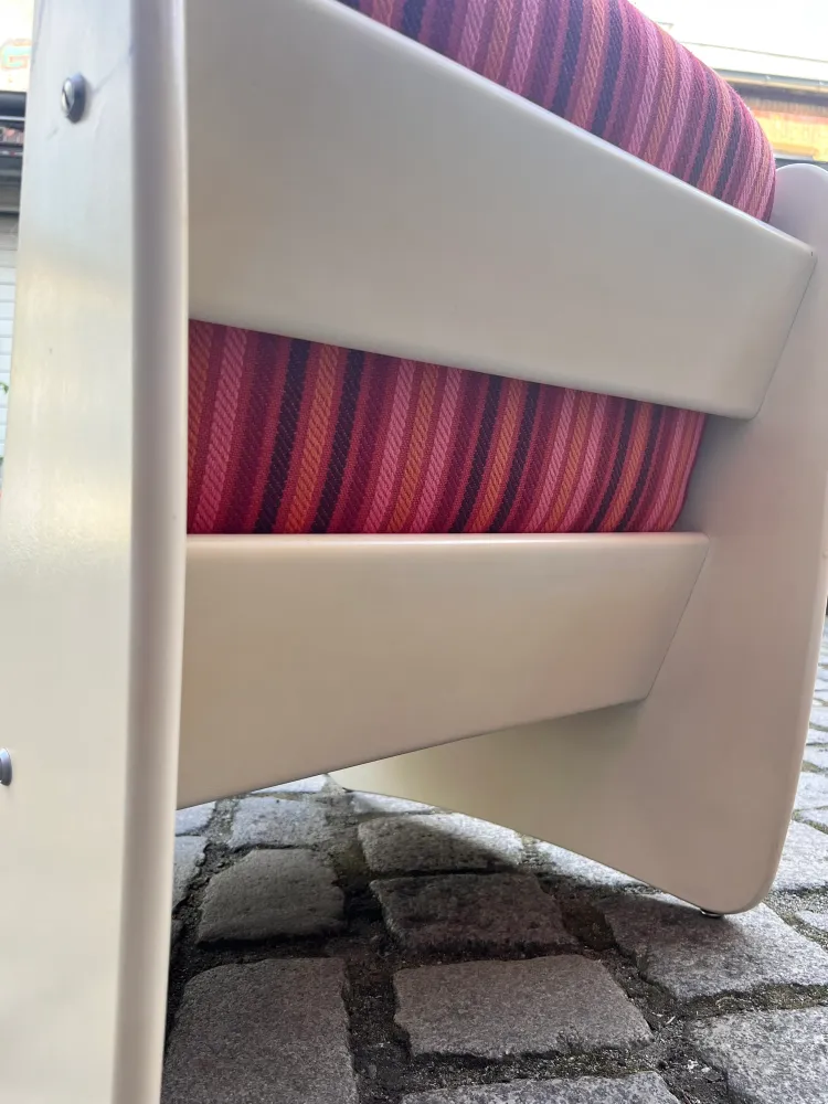 Sessel 70er pink gestreift