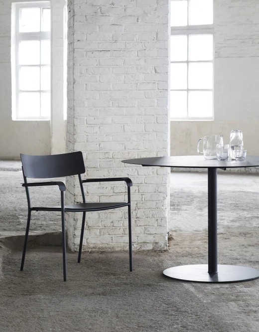 Sessel August stapelbar schwarz SERAX