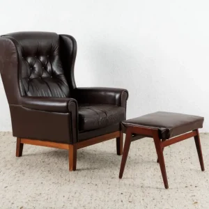 Sessel mit Hocker