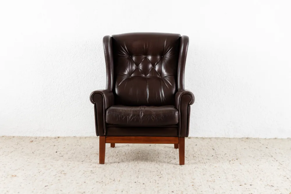 Sessel mit Hocker