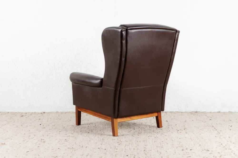 Sessel mit Hocker