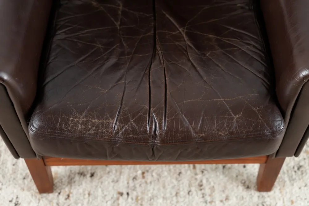 Sessel mit Hocker