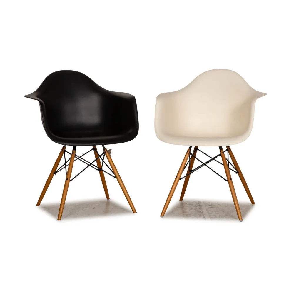Vitra Plastic Armchair Kunststoff Sessel Schwarz Weiß