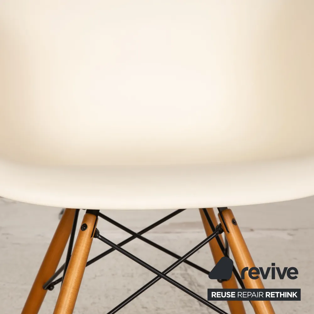 Vitra Plastic Armchair Kunststoff Sessel Schwarz Weiß